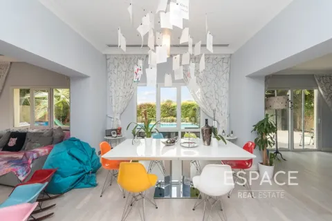 Vila u Meadows, Dubai, UAE 4 spavaćih soba, 390 m2 Br. 649520 - fotografija 9