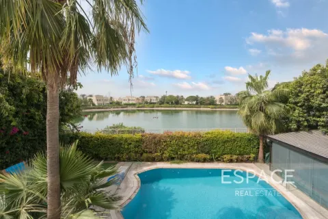 Vila u Meadows, Dubai, UAE 4 spavaćih soba, 390 m2 Br. 649520 - fotografija 1