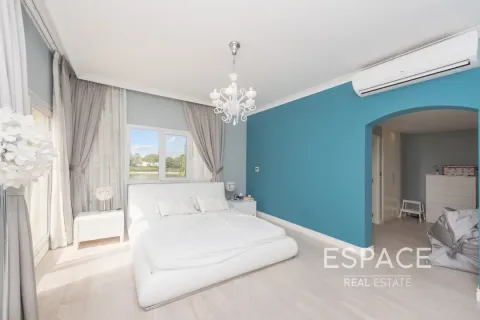 Vila u Meadows, Dubai, UAE 4 spavaćih soba, 390 m2 Br. 649520 - fotografija 7
