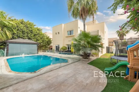 Vila u Meadows, Dubai, UAE 4 spavaćih soba, 390 m2 Br. 649520 - fotografija 2