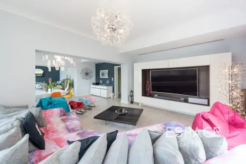 Vila u Meadows, Dubai, UAE 4 spavaćih soba, 390 m2 Br. 649520 - fotografija 4