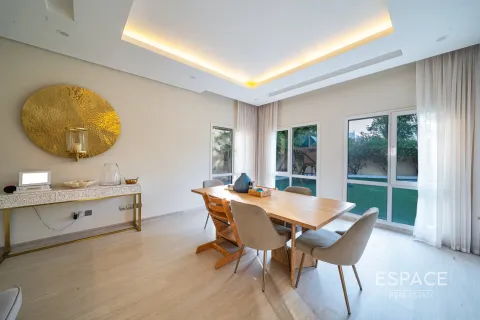 Vila u Meadows, Dubai, UAE 6 spavaćih soba, 457 m2 Br. 649524 - fotografija 5