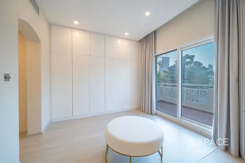 Vila u Meadows, Dubai, UAE 6 spavaćih soba, 457 m2 Br. 649524 - fotografija 13