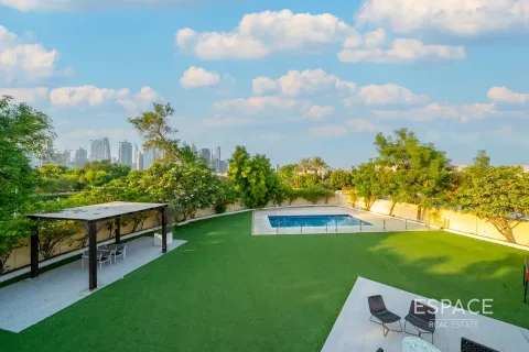 Vila u Meadows, Dubai, UAE 6 spavaćih soba, 457 m2 Br. 649524 - fotografija 1