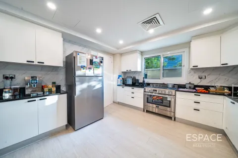 Vila u Meadows, Dubai, UAE 6 spavaćih soba, 457 m2 Br. 649524 - fotografija 4