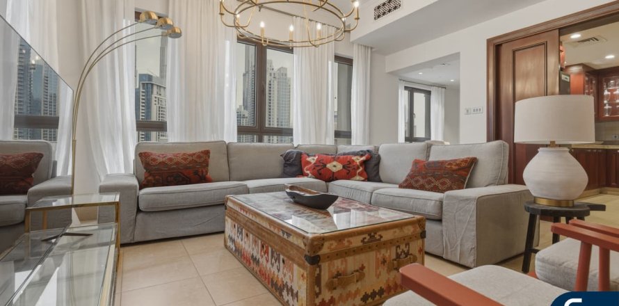 דירה ב Old Town, Dubai, איחוד האמירויות 3 חדרי שינה, 181 מ"ר מספר 697587