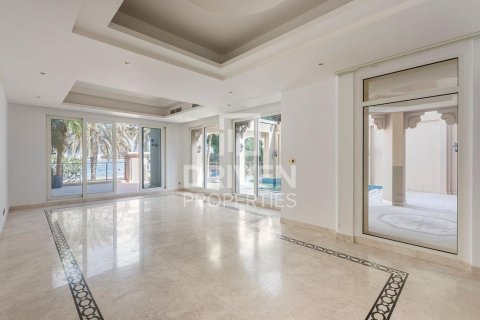 Palm Jumeirah, Dubai, UAE의 판매용 빌라 침실 4개, 1079.07제곱미터 번호 744293 - 사진 4