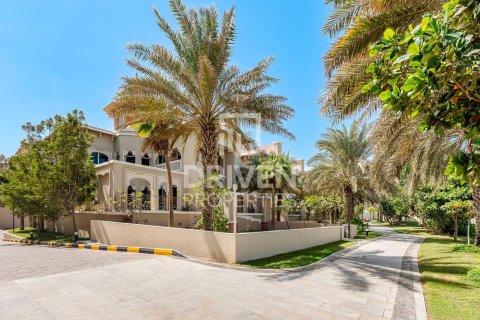 Palm Jumeirah, Dubai, UAE의 판매용 빌라 침실 4개, 1079.07제곱미터 번호 744293 - 사진 1