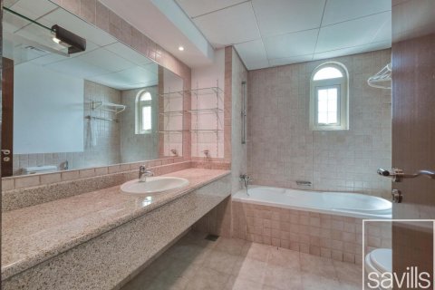 Villa para arrendamento em Jumeirah Islands, Dubai, EAU 5 quartos, 603.87 m2 № 747437 - foto 16