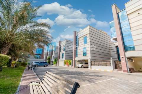 Huvila Al Mushrif, Abu Dhabi, Arabiemiraatit 11 makuuhuonetta, 1834.9 m2 № 662118 - kuva 5