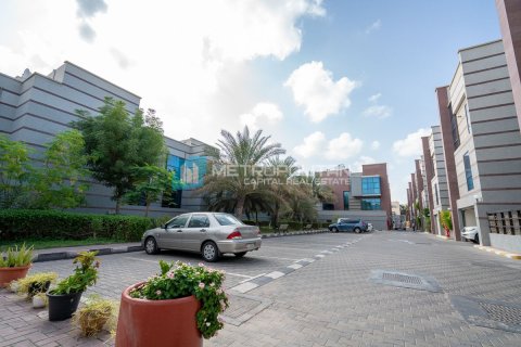 Huvila Al Mushrif, Abu Dhabi, Arabiemiraatit 11 makuuhuonetta, 1834.9 m2 № 662118 - kuva 4