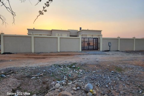 Villa te koop in Seih Al Uraibi, Ras Al Khaimah, VAE 4 slaapkamers, 929 vr.m., nr 656912 - foto 1