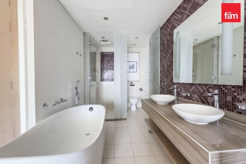 Lägenhet till försäljning i Business Bay, Dubai, UAE 3 sovrum, 162.2 kvm Nr. 685936 - fotografi 18