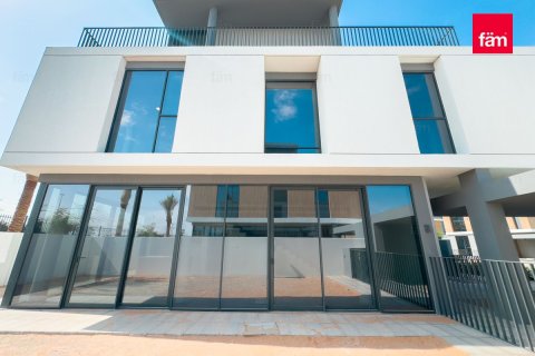 Dubai, संयुक्त अरब अमीरात में विला, 4 बेडरूम, 302.5 वर्ग मीटर, संख्या 685932 - फ़ोटो 2