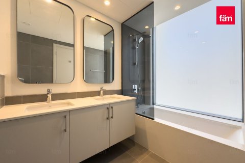 Dubai, संयुक्त अरब अमीरात में विला, 4 बेडरूम, 302.5 वर्ग मीटर, संख्या 685932 - फ़ोटो 10