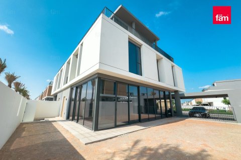 Dubai, संयुक्त अरब अमीरात में विला, 4 बेडरूम, 302.5 वर्ग मीटर, संख्या 685932