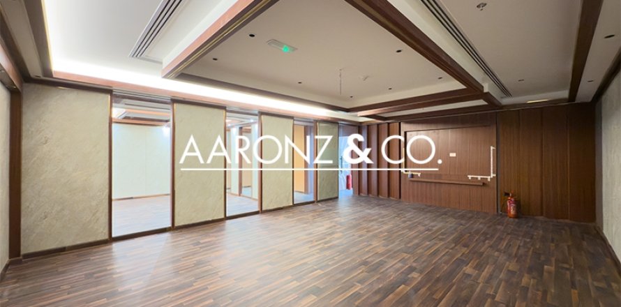 Oficina en Business Bay, Dubai, EAU 198.7 m² № 670623