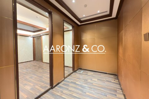 Oficina en alquiler en Business Bay, Dubai, EAU 198.7 m2 № 670623 - foto 8