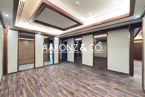 Oficina en alquiler en Business Bay, Dubai, EAU 198.7 m2 № 670623 - foto 15