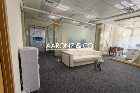 Oficina en alquiler en Business Bay, Dubai, EAU 281.5 m2 № 670622 - foto 18