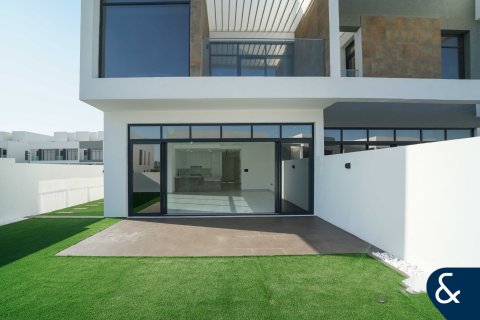 Villa itt: Jumeirah Golf Estates, Dubai, EAE, 4 hálószoba, 245 m², azonosító: 698128 - fénykép 2