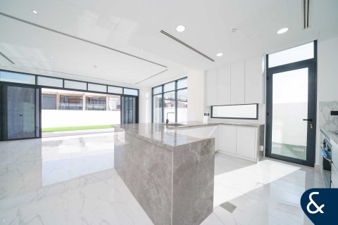 Villa itt: Jumeirah Golf Estates, Dubai, EAE, 4 hálószoba, 245 m², azonosító: 698128 - fénykép 8