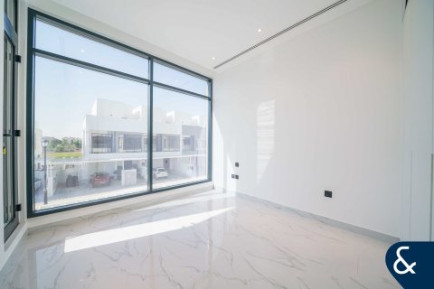 Villa itt: Jumeirah Golf Estates, Dubai, EAE, 4 hálószoba, 245 m², azonosító: 698128 - fénykép 12