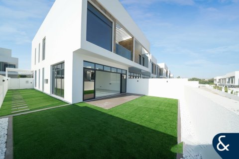 Vila u Jumeirah Golf Estates, Dubai, UAE 245 m2, 4 spavaćih soba Br. 698128
