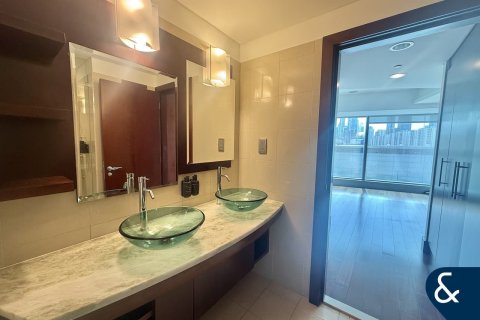 Appartamento in affitto a World Trade Center, Dubai, EAU 2 camere da letto, 162 mq. № 698127 - foto 6