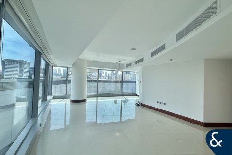 Appartamento in affitto a World Trade Center, Dubai, EAU 2 camere da letto, 162 mq. № 698127 - foto 1