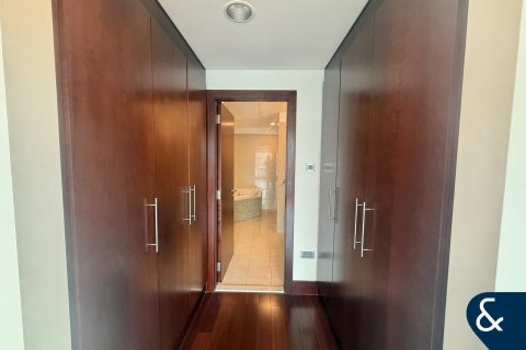 Appartamento in affitto a World Trade Center, Dubai, EAU 2 camere da letto, 162 mq. № 698127 - foto 9