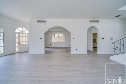 Villa sa Umm Suqeim, Dubai, UAE 5 silid-tulugan, 1839.48 sq.m. № 747841 - larawan 3
