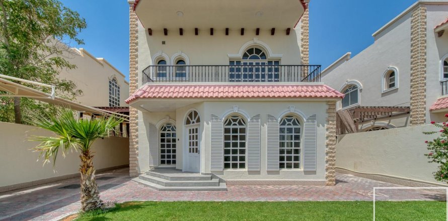 Villa sa Umm Suqeim, Dubai, UAE 5 silid-tulugan, 1839.48 sq.m. № 747841