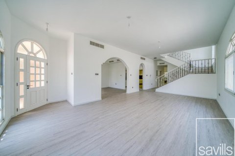 Villa sa Umm Suqeim, Dubai, UAE 5 silid-tulugan, 1839.48 sq.m. № 747841 - larawan 2