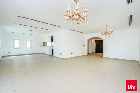 Villa til leie i Dubai, Emiratene 3 soverom, 526.8 kvm Nr. 644887 - Foto 2