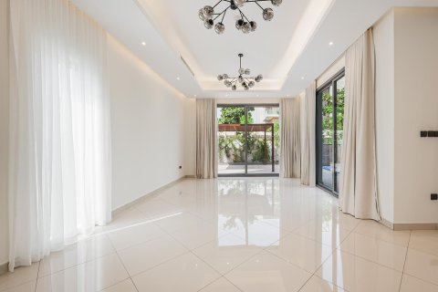 Βίλα σε Muwaileh Commercial, Sharjah, ΗΑΕ 4 υπνοδωμάτια, 444.08 τ.μ. Αρ. 748516 - φωτογραφία 3