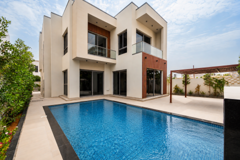 Βίλα σε Muwaileh Commercial, Sharjah, ΗΑΕ 4 υπνοδωμάτια, 444.08 τ.μ. Αρ. 748516 - φωτογραφία 1