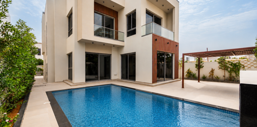 Βίλα σε Muwaileh Commercial, Sharjah, ΗΑΕ 4 υπνοδωμάτια, 444.08 τ.μ. Αρ. 748516