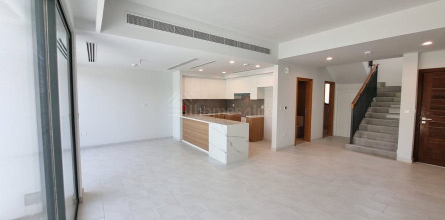 Таунхаус в Dubai Land, Дубай, ОАЕ 3 спальні, 161м2 № 721227