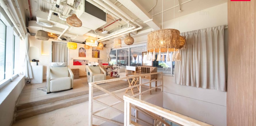 Magasin à Business Bay, Dubai, EAU: 119.4 m2 № 660381