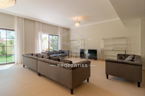 Müüa villa asukohaga Dubai, AÜE: 5 magamistoaga, 470.6 m² Nr 511964 - pilt 2