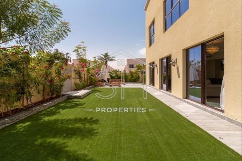 Müüa villa asukohaga Dubai, AÜE: 5 magamistoaga, 470.6 m² Nr 511964 - pilt 1