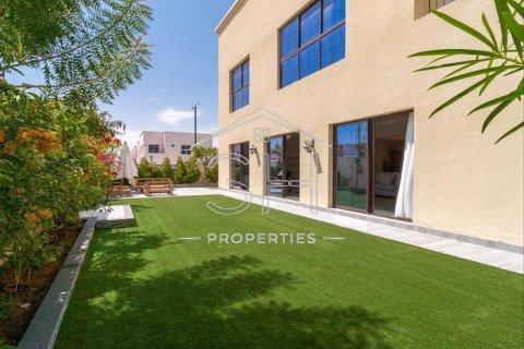 Müüa villa asukohaga Dubai, AÜE: 5 magamistoaga, 470.6 m² Nr 511964 - pilt 23