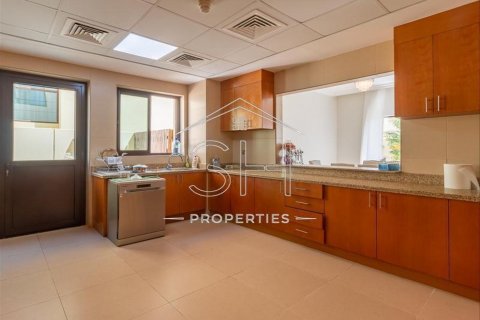 Müüa villa asukohaga Dubai, AÜE: 5 magamistoaga, 470.6 m² Nr 511964 - pilt 18
