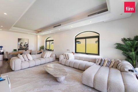 Villa in Dubai, UAE 4 bedrooms, 560.9 sq.m. № 721913 - photo 2
