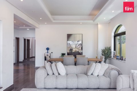 Villa in Dubai, UAE 4 bedrooms, 560.9 sq.m. № 721913 - photo 3
