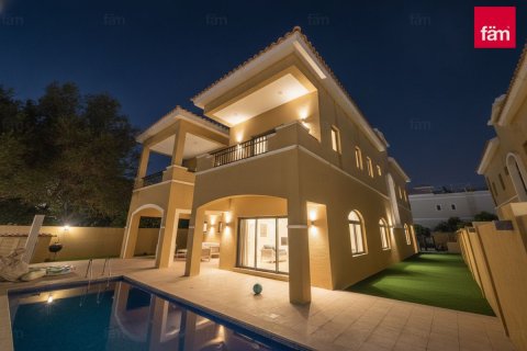 Villa in Dubai, UAE 4 bedrooms, 560.9 sq.m. № 721913 - photo 24