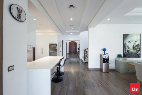 Villa in Dubai, UAE 4 bedrooms, 560.9 sq.m. № 721913 - photo 4