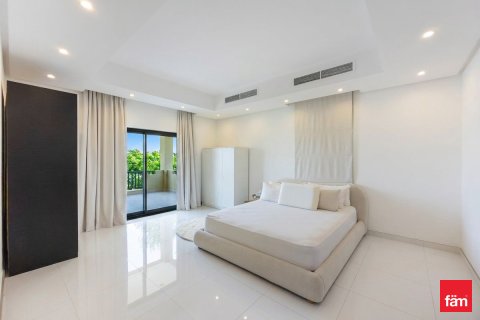 Villa in Dubai, UAE 4 bedrooms, 560.9 sq.m. № 721913 - photo 8