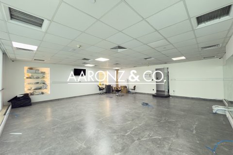 Oficina en alquiler en Jumeirah Lake Towers, Dubai, EAU 148.3 m2 № 638092 - foto 1